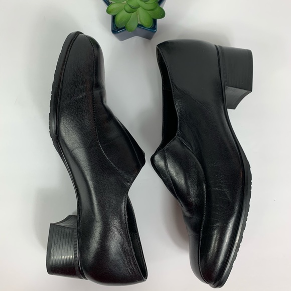 Munro American Loafers Elastic Split Front - Picture 4 of 7